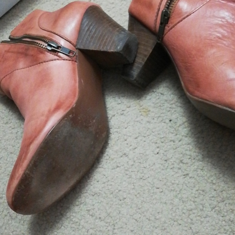 Shoes - Picture 4 of 4